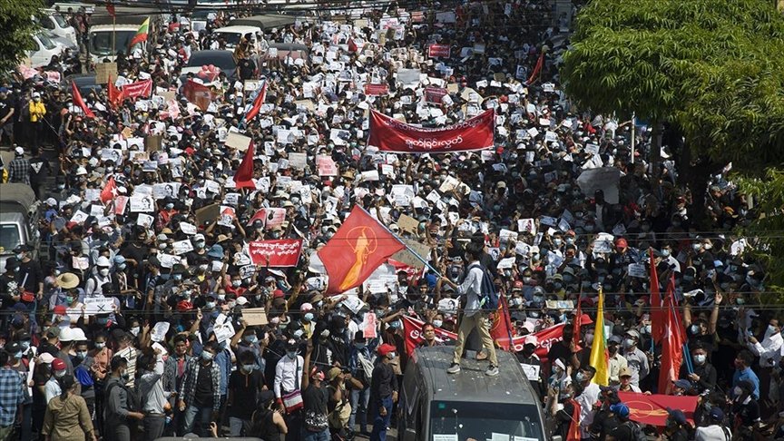 Myanmar’da ordunun saldırıları sonucu 90 bin kişi yerinden oldu