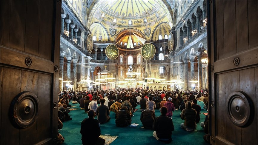 Ayasofya-i Kebir Cami-i Şerifi’nde 87 yıl sonra ilk Ramazan Bayramı namazı kılındı