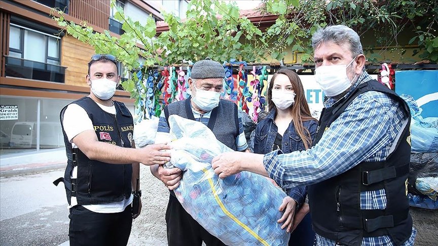 Eskişehir’de dede ile torununun yardım için topladığı kapakları çaldığı iddia edilen şüpheli yakalandı