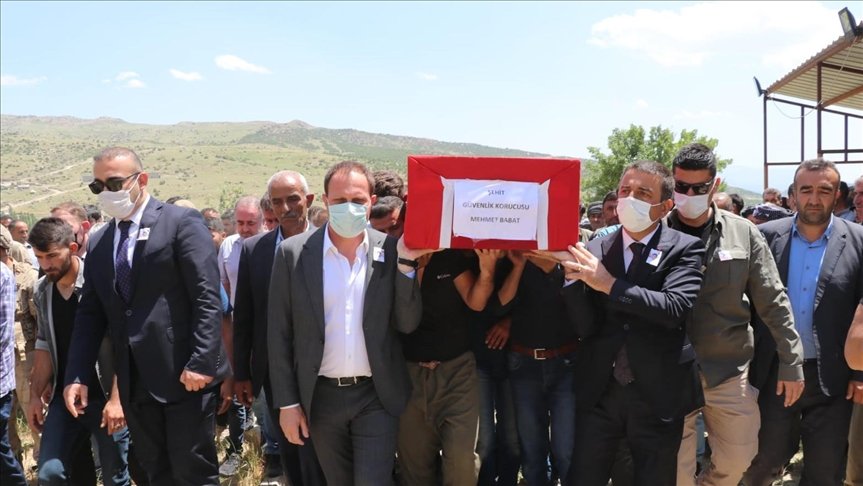 Siirt’te PKK’lı teröristlerin saldırısı sonucu şehit olan güvenlik korucusu son yolculuğuna uğurlandı