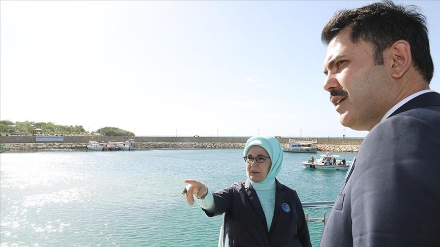 Cumhurbaşkanı Erdoğan’ın eşi Emine Erdoğan ve Bakan Kurum Van’daki arıtma tesisini gezdi