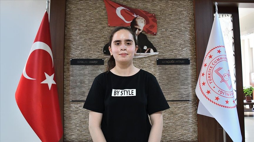 LGS’den 500 tam puan alan Aleyna Yüksel’den ders çalışma tavsiyesi