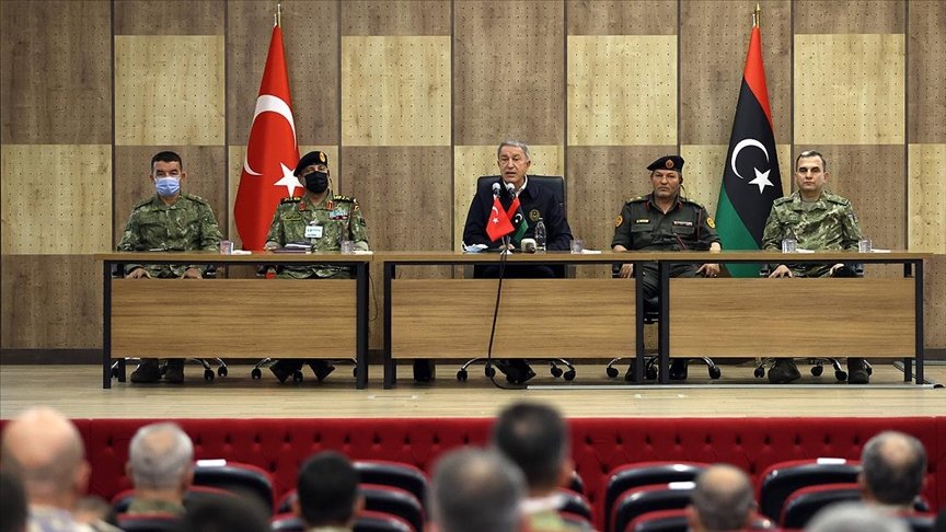 Milli Savunma Bakanı Akar, Libya’da askeri yetkililerle bir araya geldi