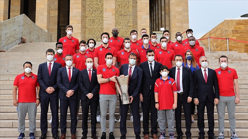 Şampiyon Anadolu Efes Basketbol Takımı, Anıtkabir’i ziyaret etti