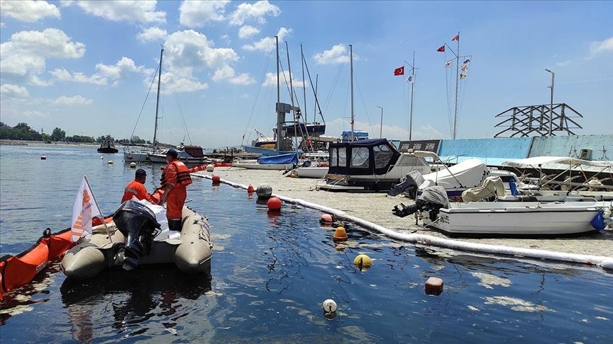 İstanbul ve İzmit Körfezi’nde müsilaj temizleme çalışmaları devam ediyor