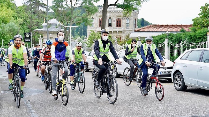 Milli Eğitim Bakanı Selçuk ‘Bisiklet Buluşmaları’ etkinliğinde öğretmenlerle pedal çevirdi