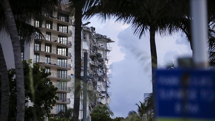 Miami’de çöken 13 katlı binada ölenlerin sayısı 10’a yükseldi