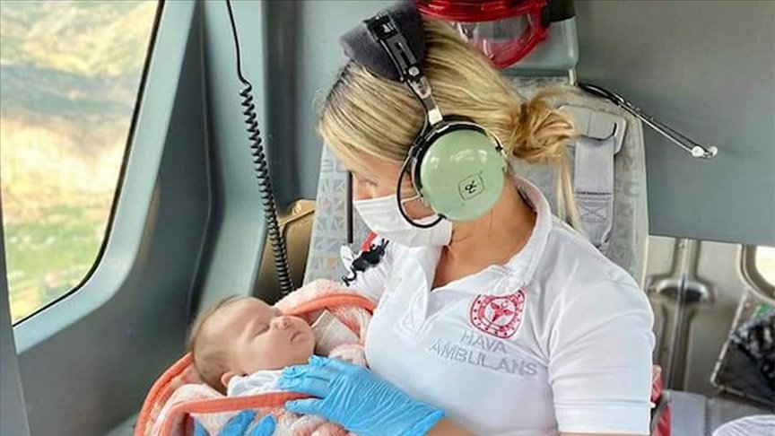 Meliha bebek, hava ambulansıyla kaldırıldığı hastanede yaşama tutundu