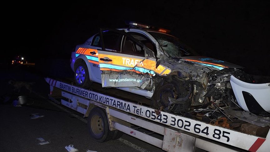 Bartın’da jandarma trafik aracı ile cip çarpıştı: 2’si uzman çavuş 4 yaralı