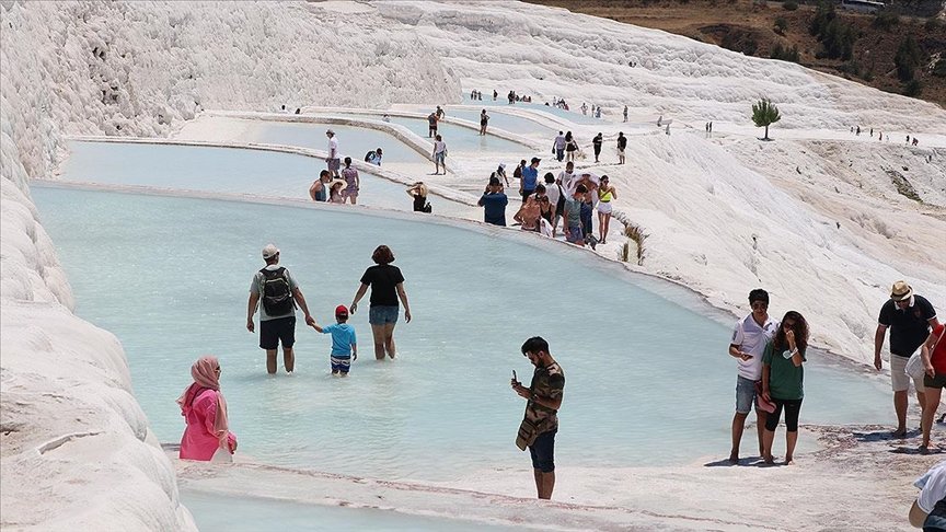 Pamukkale’de sokağa çıkma kısıtlamasının uygulanmadığı ilk cumartesi yoğunluk gözleniyor