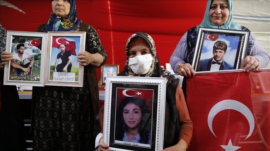 Diyarbakır annelerinin oturma eylemine bir aile daha katıldı