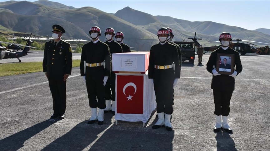 Pençe Yıldırım Harekatı’nda şehit olan asker için Hakkari’de tören düzenlendi