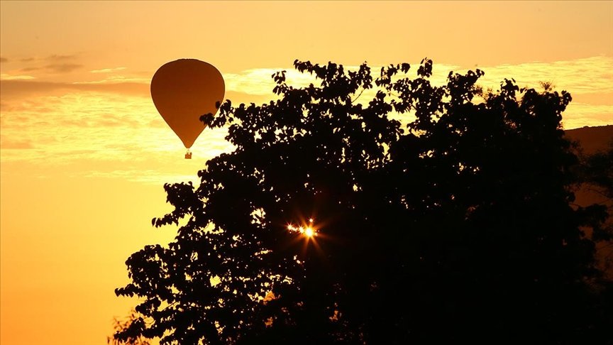 Kapadokya’da sıcak hava balonlarının görsel şöleni