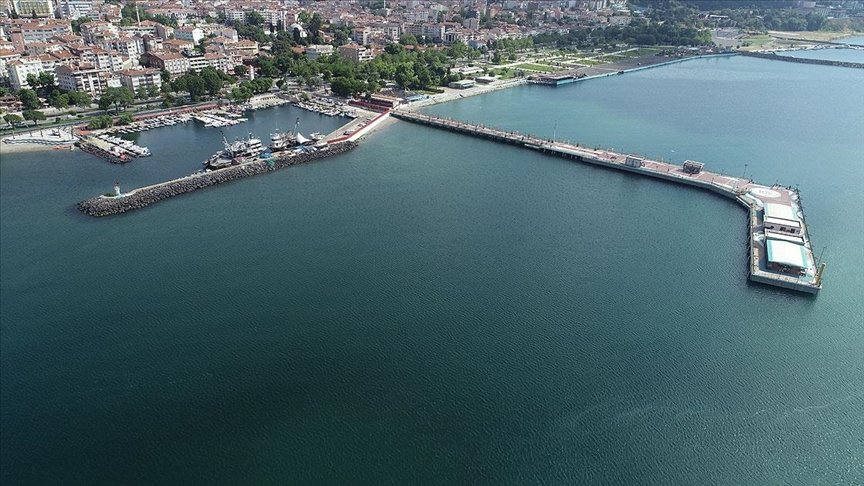 Tekirdağ’da rüzgar müsilajı kıyıdan uzaklaştırdı