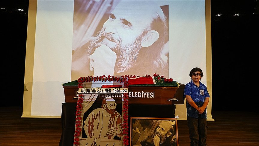 ‘Bizimkiler’ dizisinin Cemil’i Uğurtan Sayıner son yolculuğuna uğurlandı