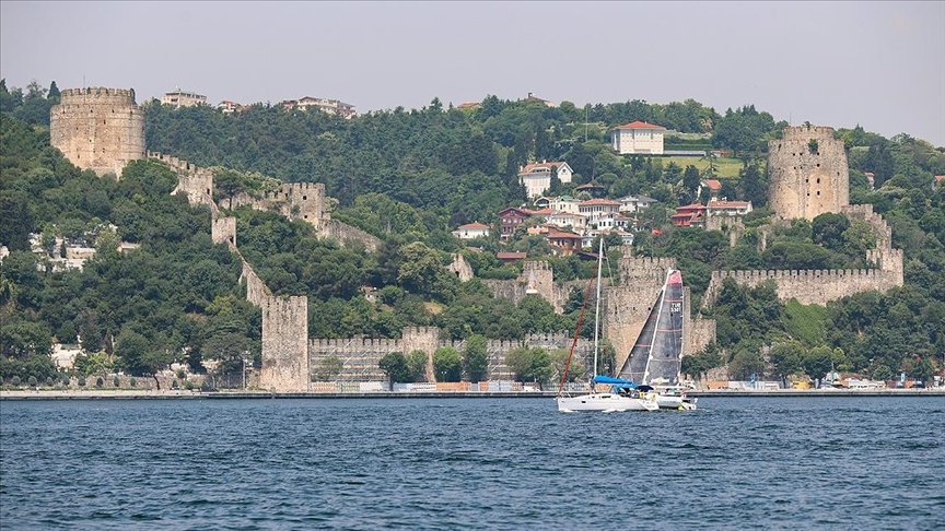 Teknesiyle ufukları aşan yelkenci, Türk denizlerini boydan boya geziyor