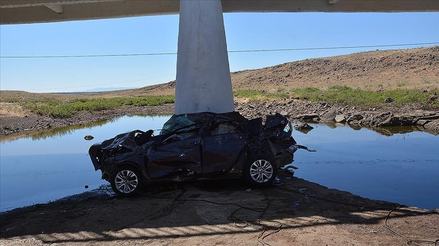 Şanlıurfa’da köprüden düşen otomobildeki 5 kişi hayatını kaybetti