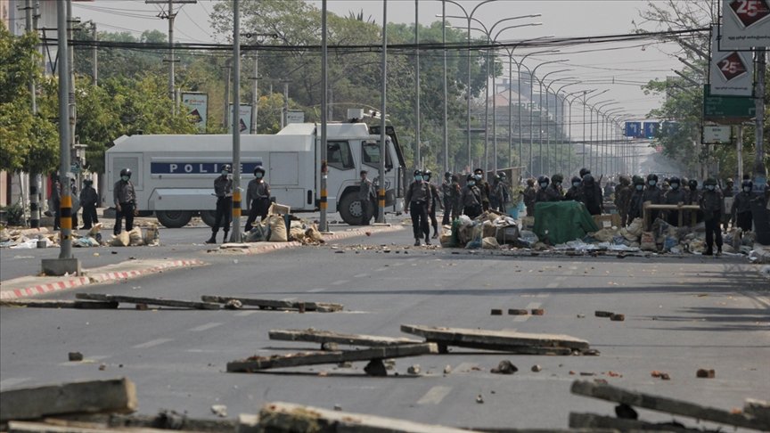 Myanmar’da ordunun darbe karşıtlarına müdahalelerinde 55 çocuk yaşamını yitirdi