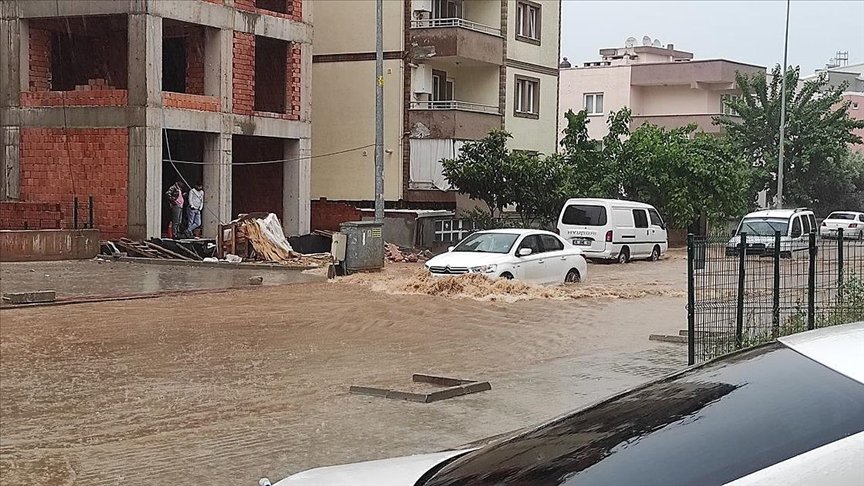 Bursa’da şiddetli yağış etkili oldu