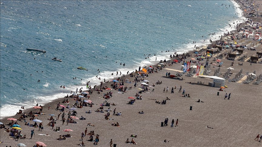 Kovid-19 vakalarının düşmesi ve aşılamanın artması turizmi hareketlendirdi