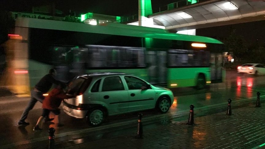 Konya’da sağanak yaşamı olumsuz etkiledi