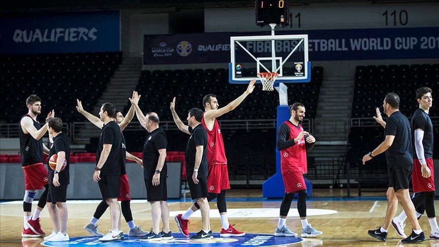 ‘Dev adamlar’ Olimpiyat Elemeleri’ndeki ilk maçta Uruguay karşısına çıkıyor