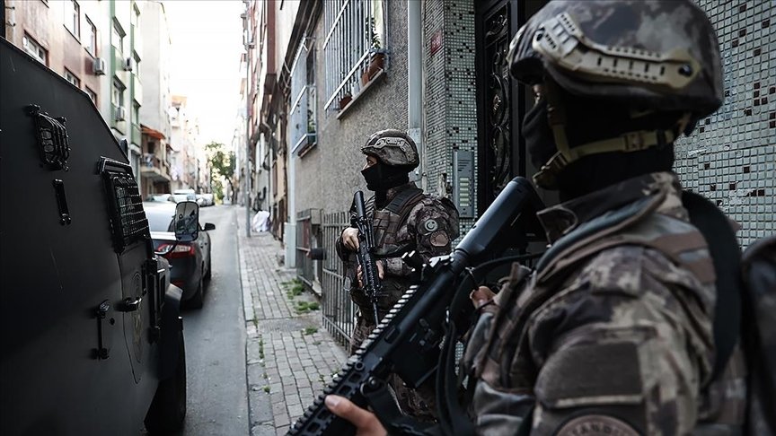 ‘Karagümrük çetesi’ olarak bilinen suç örgütüne İstanbul merkezli operasyon