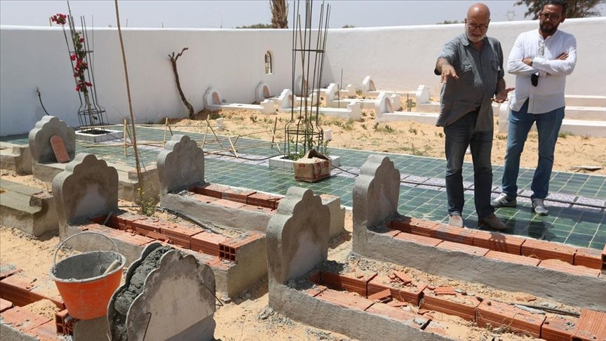 Cezayirli sanatçıdan Akdeniz’de can veren göçmenlerin insanlık onuruna saygı: Afrika Bahçesi Mezarlığı