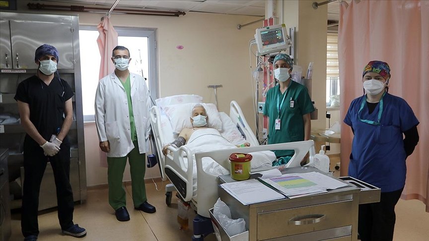 Rize’de 88 yaşındaki hasta ‘başparmak anjiyografi’ operasyonuyla sağlığına kavuştu