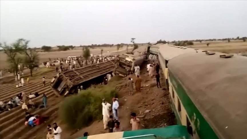 Pakistan’da tren kazası: 30 ölü, 50 yaralı