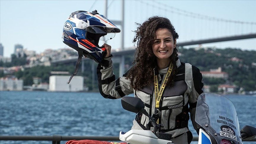 Kadın akademisyen belgeseli için motosikletiyle Afrika’yı keşfe çıkıyor