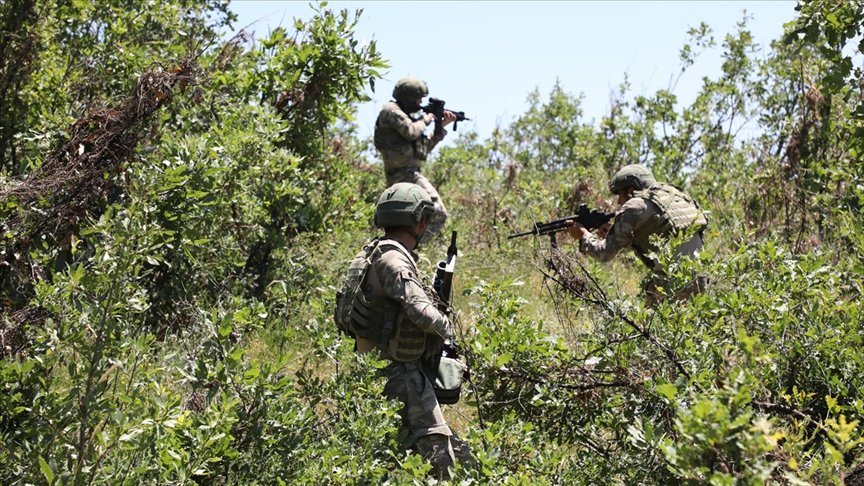 Pençe-Şimşek operasyonu bölgesindeki mağarada 3 PKK’lı terörist etkisiz hale getirildi