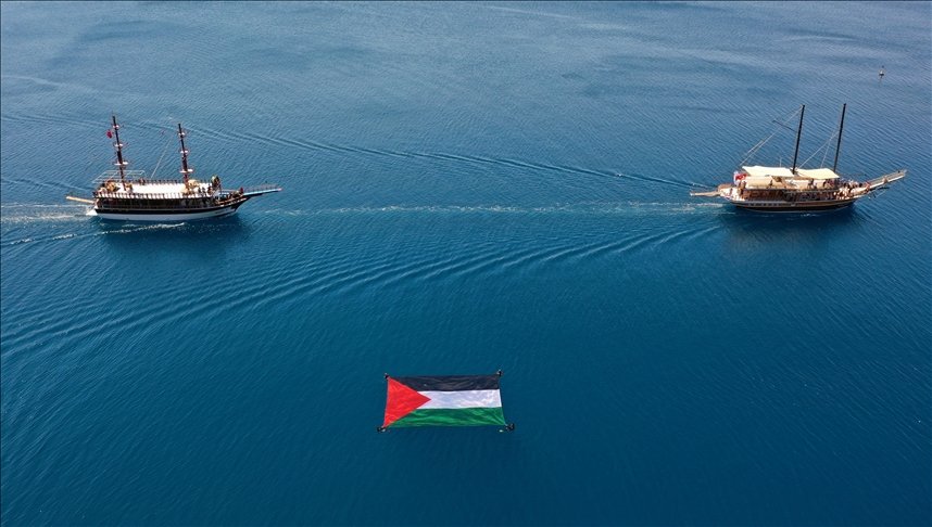 Antalya’da ‘Özgür Mescid-i Aksa, Mavi Marmara’ etkinliğinde teknelerle konvoy oluşturuldu