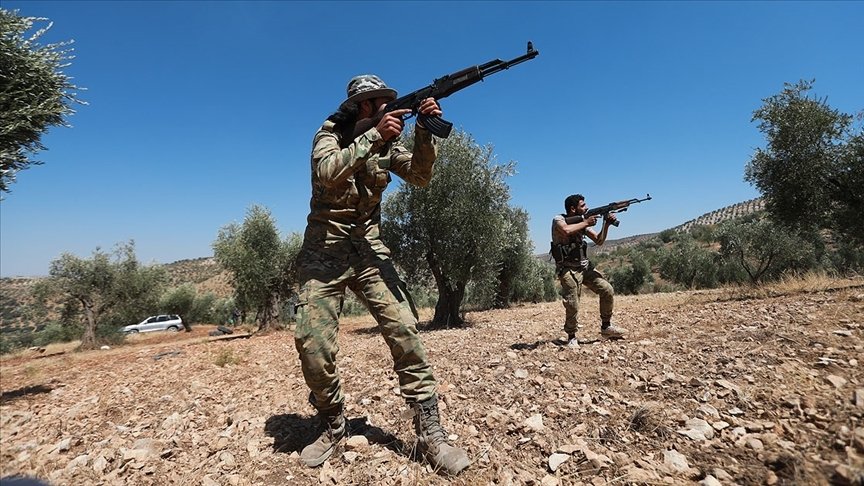 Suriye’de YPG/PKK’lı teröristlerin askeri muhaliflerin cephe hattına saldırısında 4 SMO askeri öldü