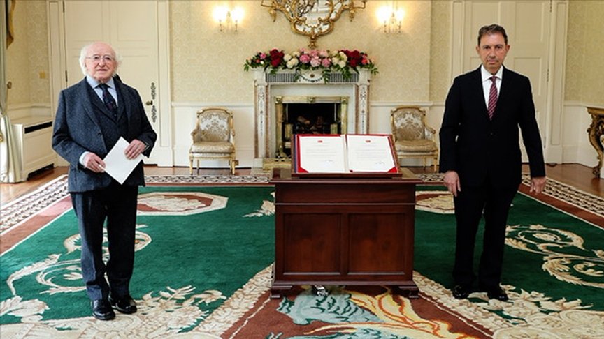 Türkiye’nin Dublin Büyükelçisi Olcay İrlanda Cumhurbaşkanı Higgins’e güven mektubunu sundu