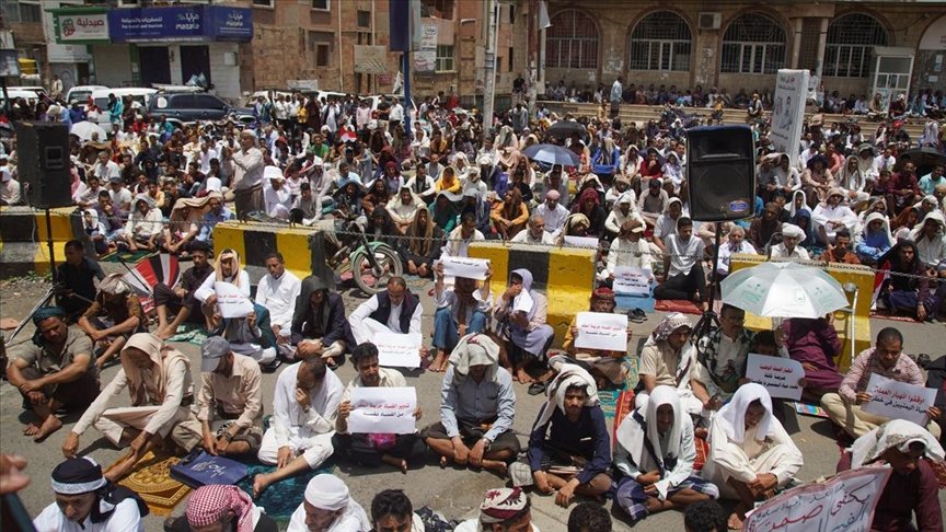 Yemen’in Taiz ilinde hayat pahalılığı ve yolsuzluğa karşı protestolar devam ediyor
