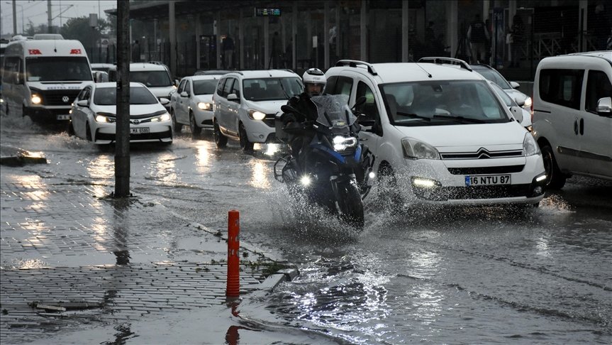 Bursa’da sağanak etkili oldu