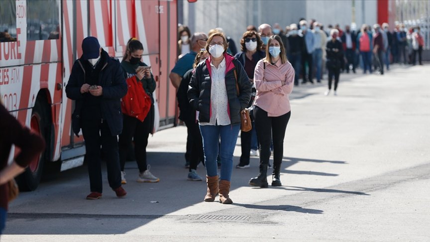 İspanya 26 Haziran’dan itibaren açık alanda maske kullanma zorunluluğunu kaldırıyor