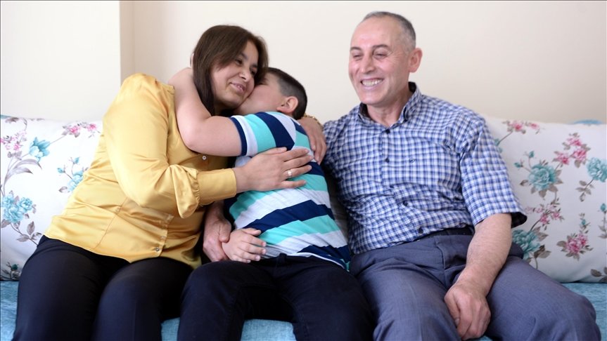 Küçük Ünsal’ın aile hayali koruyucu baba şefkatiyle gerçek oldu