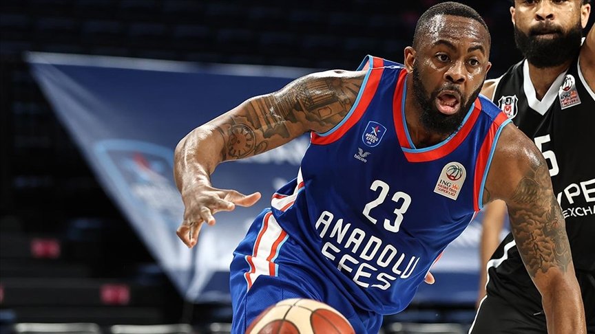 Anadolu Efes’te James Anderson’ın sözleşmesi bir yıl uzatıldı