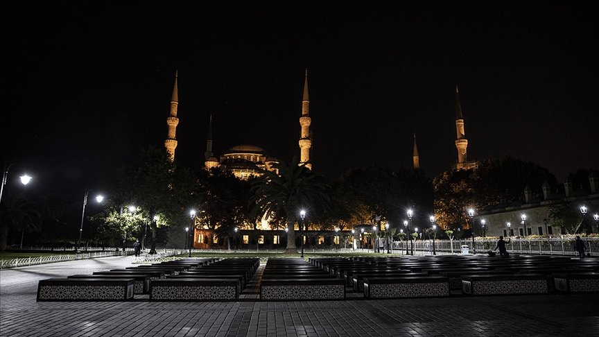 Türkiye genelinde Kovid-19 tedbirleri kapsamında sokağa çıkma kısıtlaması başladı