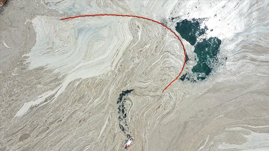 Caddebostan Sahili’nde müsilaj temizliğine başlandı