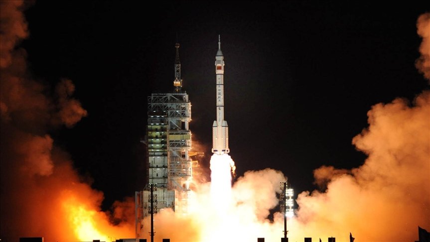 Çin, kurmakta olduğu uzay istasyonuna göndereceği ilk astronot ekibini tanıttı