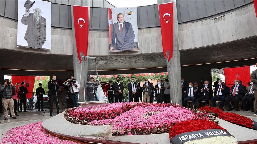 Dokuzuncu Cumhurbaşkanı Süleyman Demirel mezarı başında anıldı