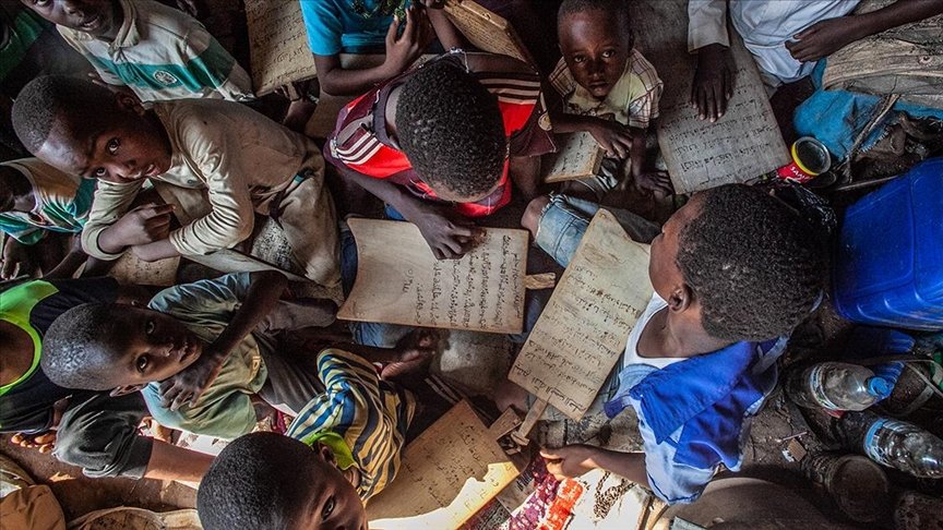 Afrika’da milyonlarca çocuk Kovid-19 salgını ve çatışmalar nedeniyle okula gidemiyor