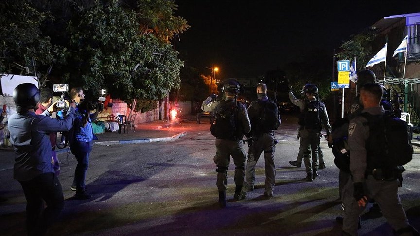 İsrail polisinin Kudüs’teki Şeyh Cerrah Mahallesi sakinlerini destekleyenlere müdahalesinde 3 Filistinli yaralandı
