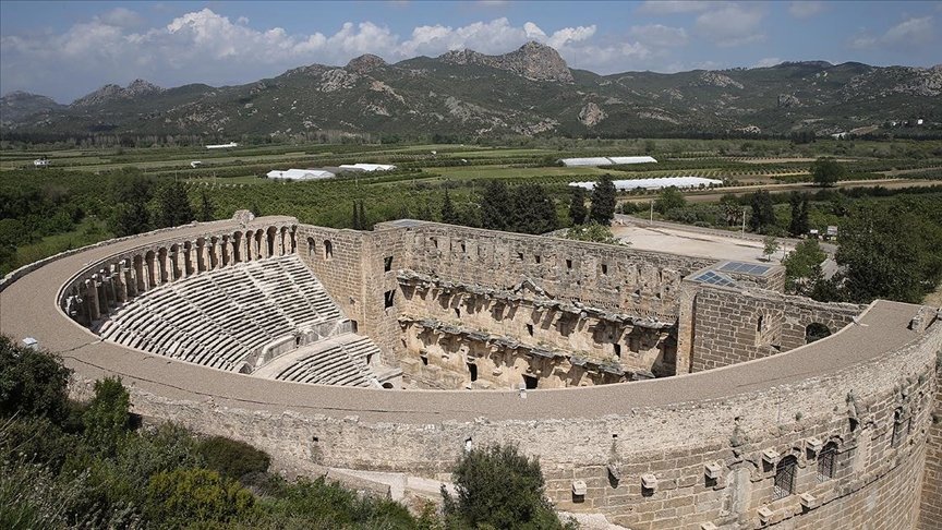 Aspendos Antik Kenti’nin UNESCO’nun kalıcı listesine alınması için çalışma yürütülüyor