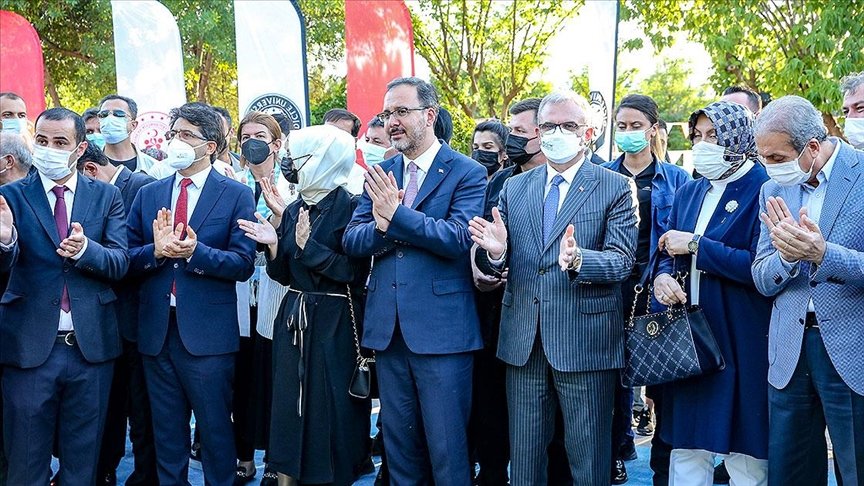 Bakan Kasapoğlu: Diyarbakır annelerinin yanında olmaya devam edeceğiz