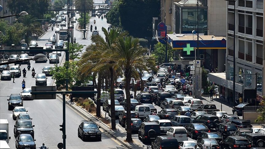 Ekonomik krizle boğuşan Lübnan’da benzine yüzde 35, motorine yüzde 38 zam yapıldı