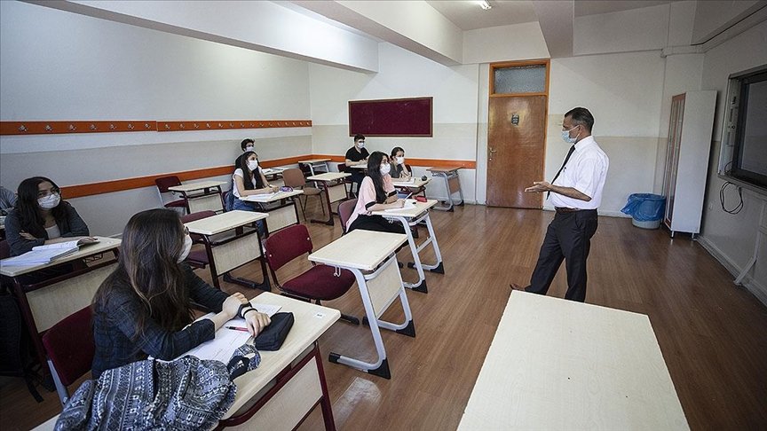 Lise öğrencilerine karne ve başarı belgeleri dijital ortamda verilecek